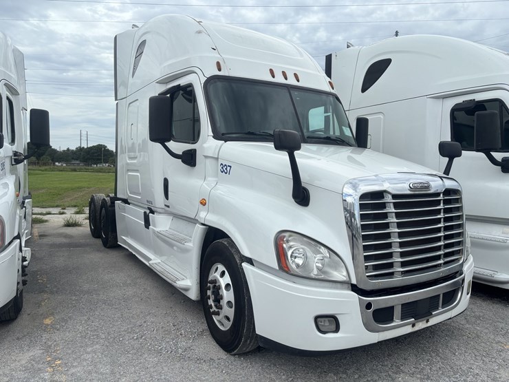 2017-freightliner-cascadia-125-evolution-image-3