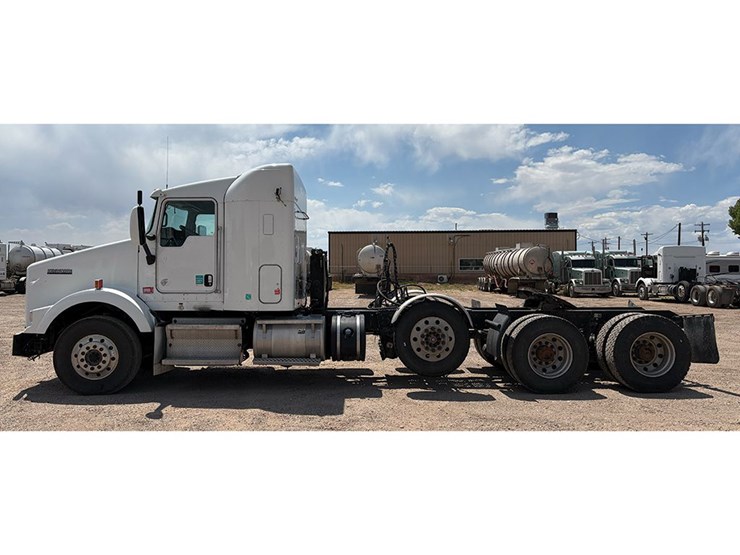 2017-kenworth-t800-image-2
