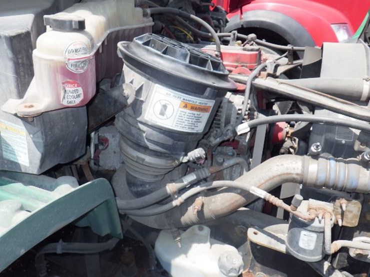 2016-freightliner-m2-106-image-28