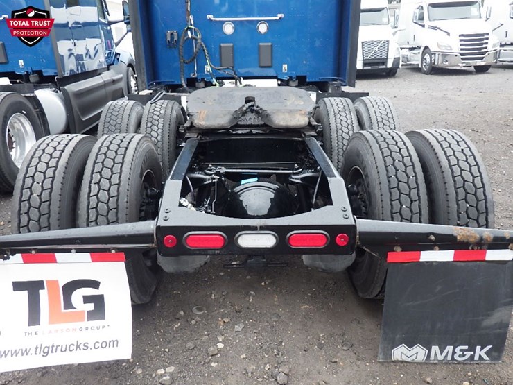 2023-peterbilt-579-image-11