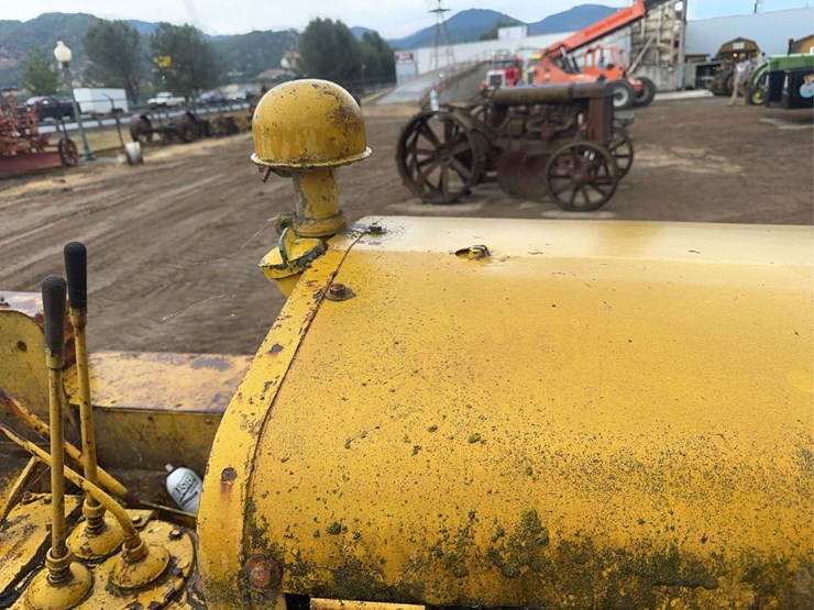 caterpillar-fifteen-image-39