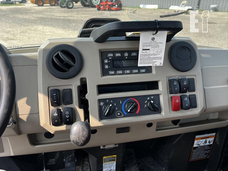 2025-john-deere-gator-xuv-835r-image-11