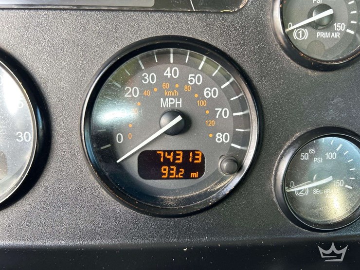 2011-peterbilt-337-image-6