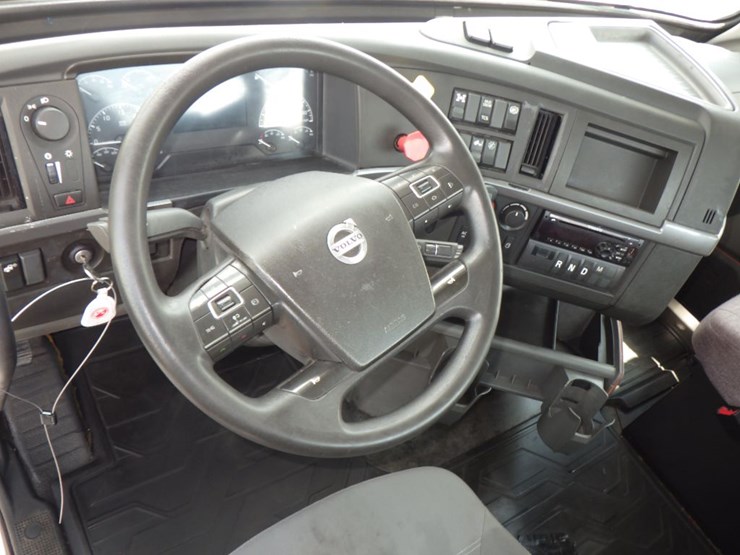 2020-volvo-vnr300-image-19