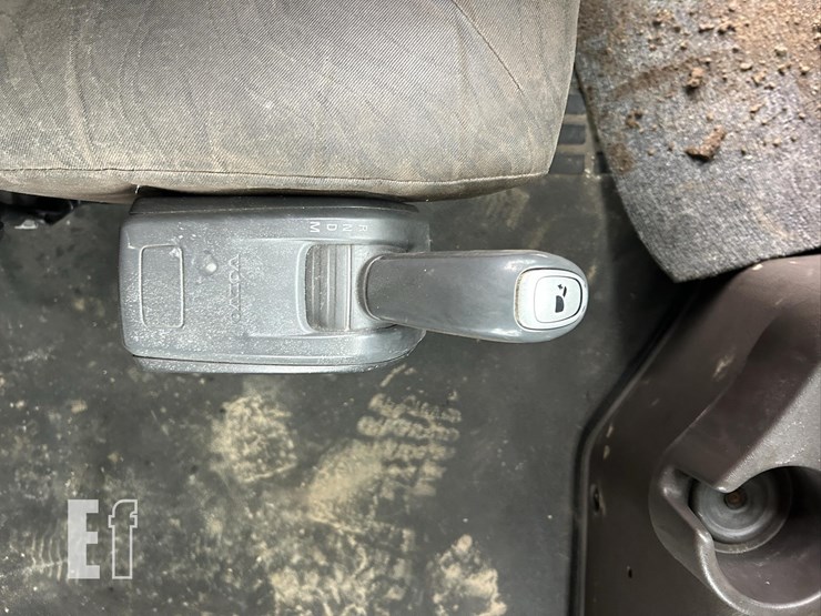2015-volvo-vnm62t630-image-29
