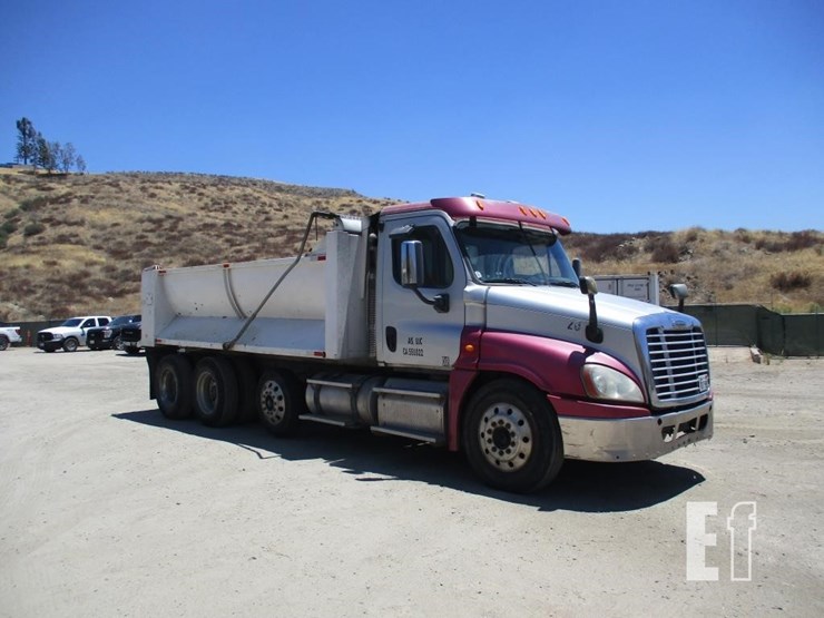 2014-freightliner-cascadia-125-image-2