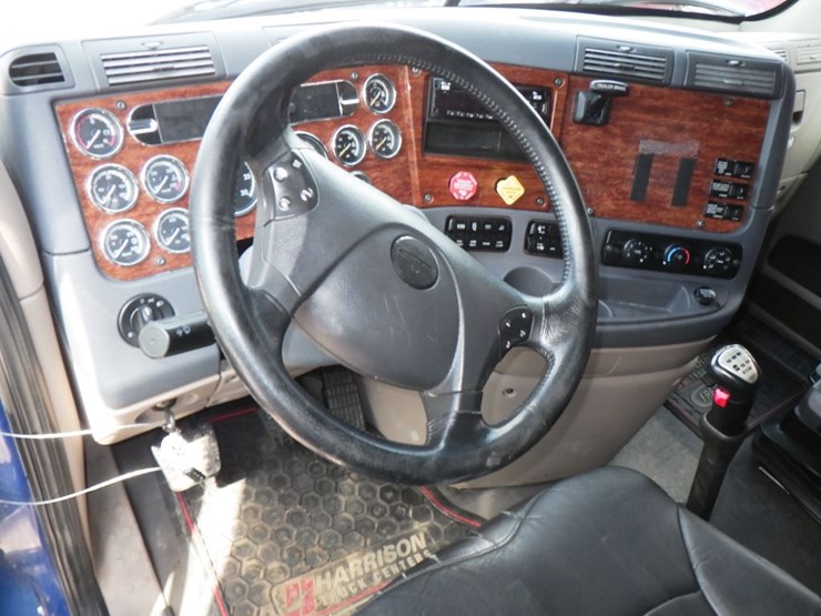 2020-freightliner-cascadia-125-image-26