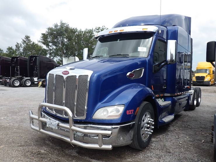 2017-peterbilt-579-image-1