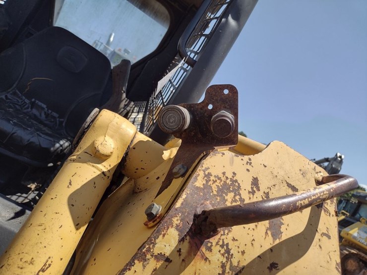 john-deere-240-image-17