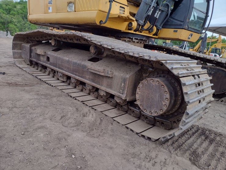 deere-270d-lc-image-38