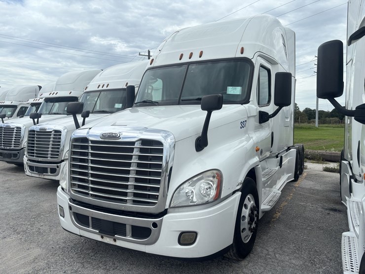 2017-freightliner-cascadia-125-evolution-image-1