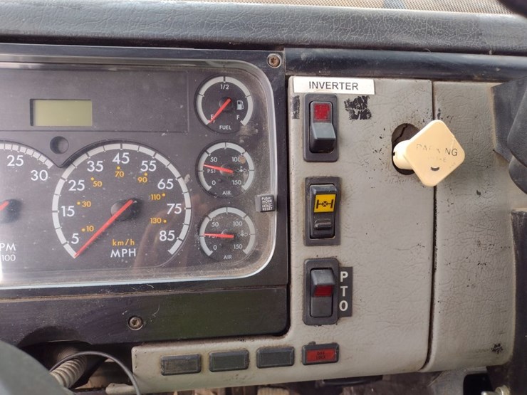 freightliner-fl80-image-8