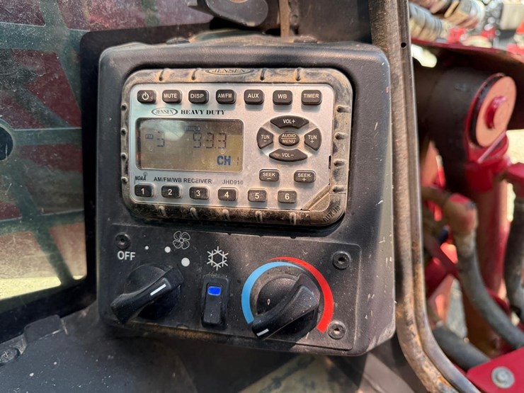 2023-takeuchi-tl12v2-image-25