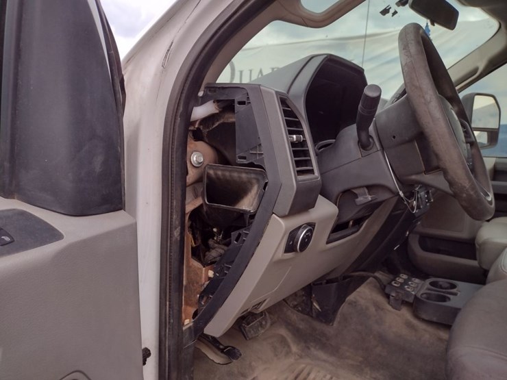 18-ford-f550-image-13