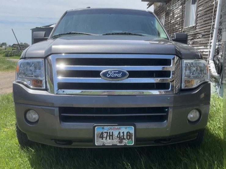 2011-ford-expedition-xlt-image-2