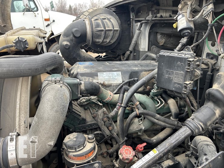2015-volvo-vnm62t630-image-36