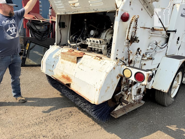 mobil-athey-street-sweeper-8401-image-12