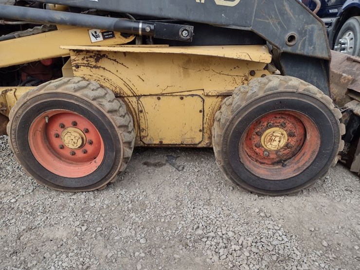 new-holland-lx885-image-21