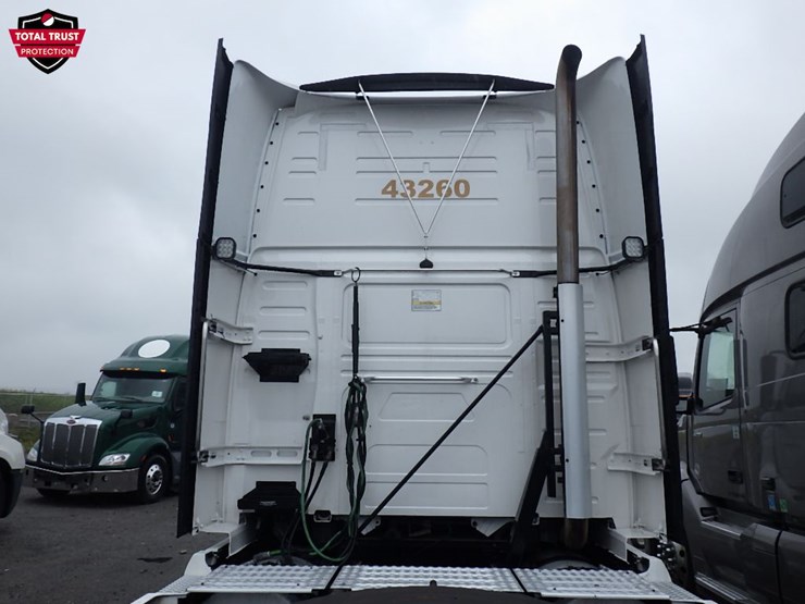 2023-volvo-vnl860-image-13