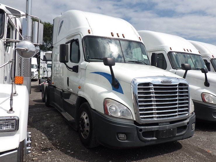 2016-freightliner-cascadia-125-image-3