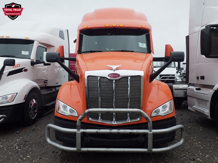 2023-peterbilt-579-image-2
