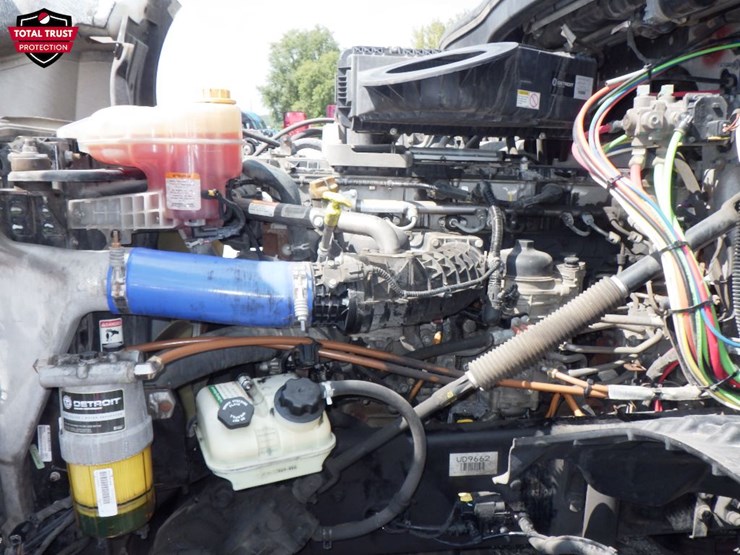 2023-freightliner-cascadia-126-image-24