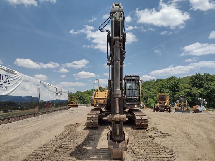 volvo-ec240cl-image-2