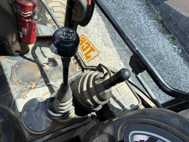 jcb-3cx14-image-25