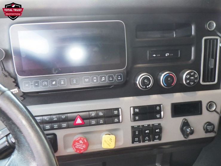 2022-freightliner-cascadia-126-image-23