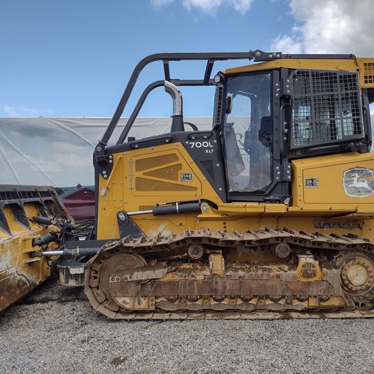 DEERE 700L