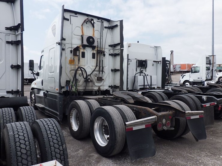 2016-freightliner-cascadia-125-image-17