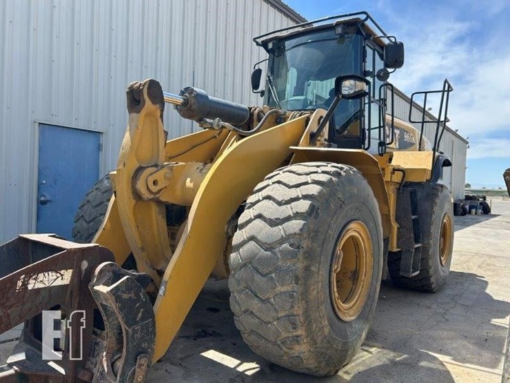 2014-caterpillar-966k-image-1
