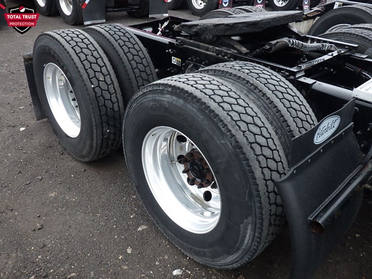2023-peterbilt-579-image-5