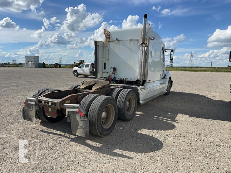 2004-freightliner-columbia-120-image-10