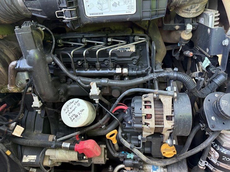 2020-bobcat-t595-image-15