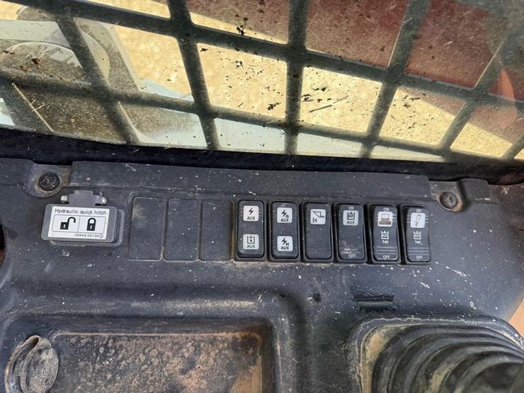 2023-takeuchi-tl12v2-image-27