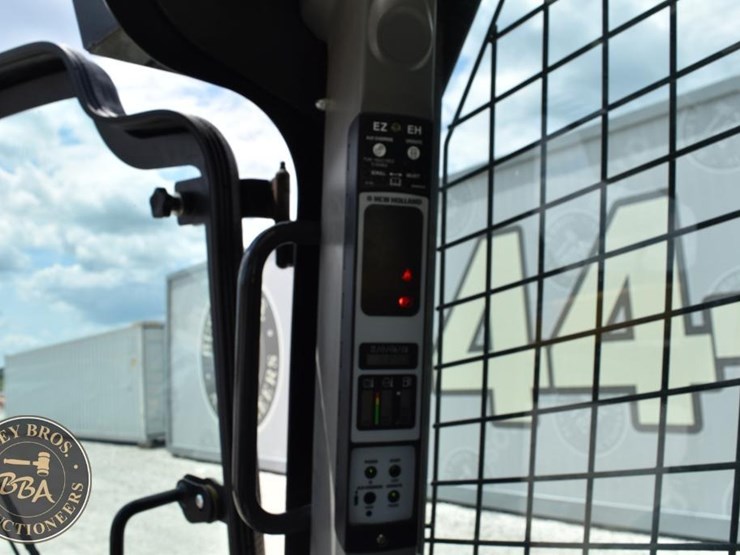 2019-new-holland-c232-image-46