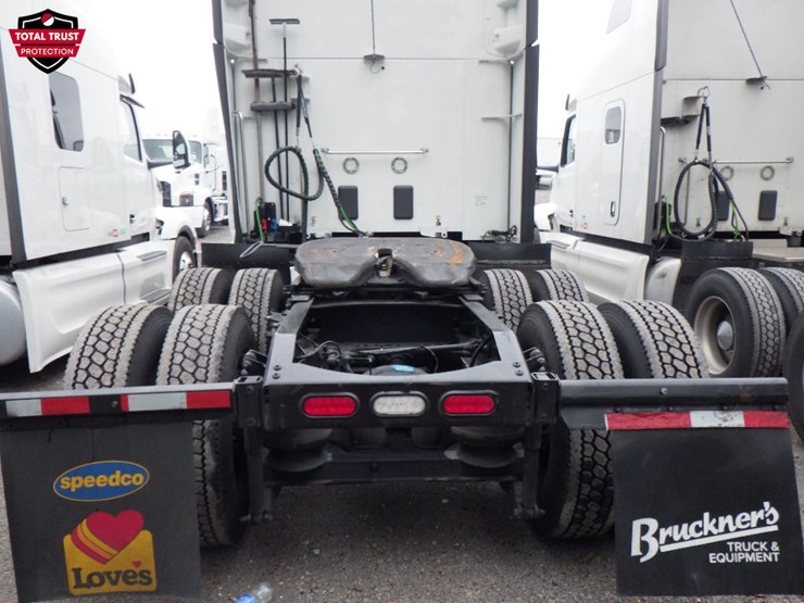 2022-peterbilt-579-image-11