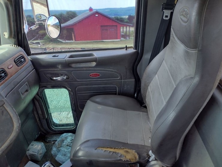 2008-peterbilt-384-image-12