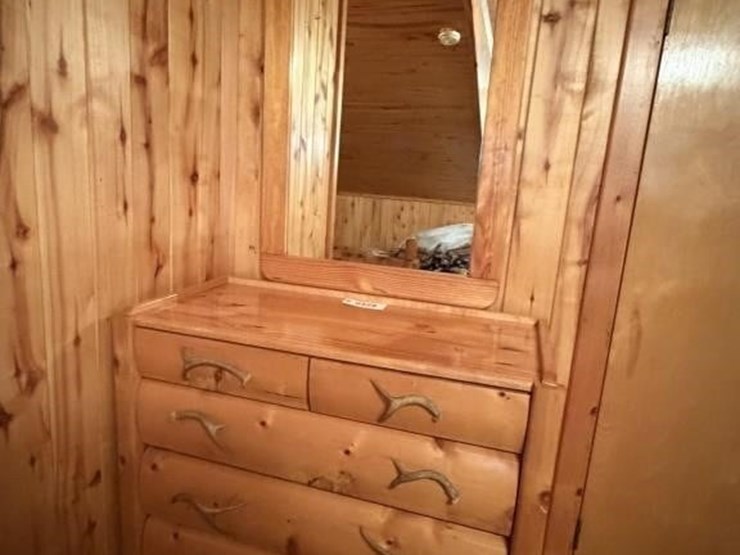 dresser-33-image-2