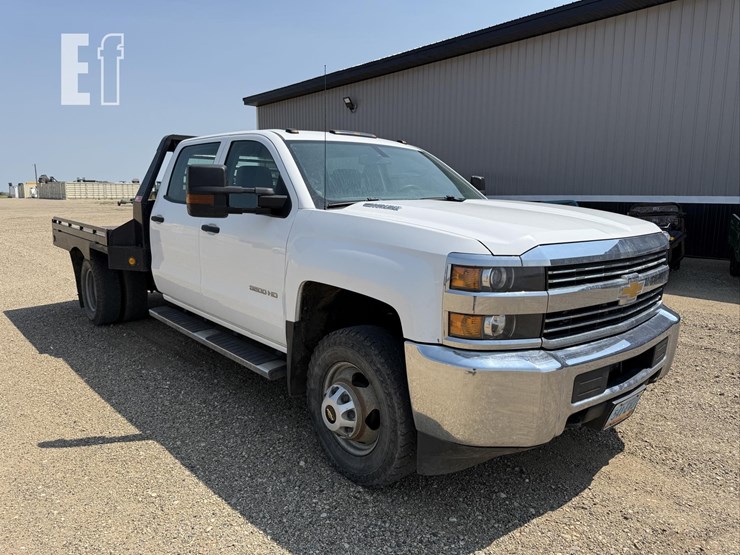 2015-chevrolet-3500hd-image-2