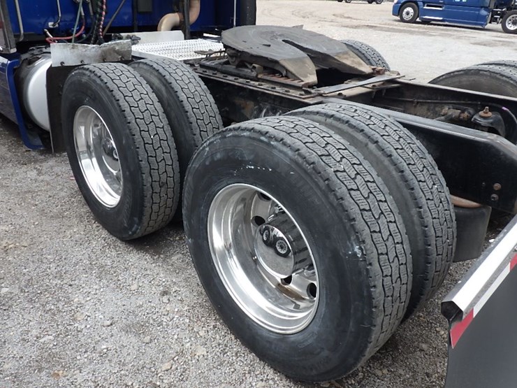 2017-peterbilt-579-image-15