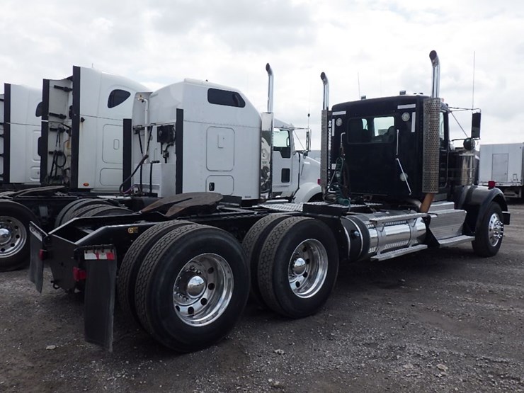 2016-kenworth-w900-image-8