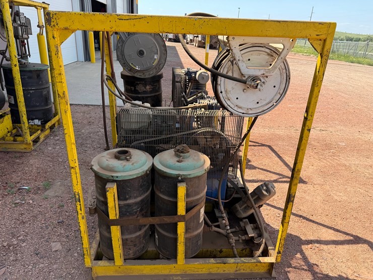 4.6’-x-4.6’-quincy-mod-g213h30hcb-compressor-skidded-w/-(2)-bbls-of-certified-grease-image-3