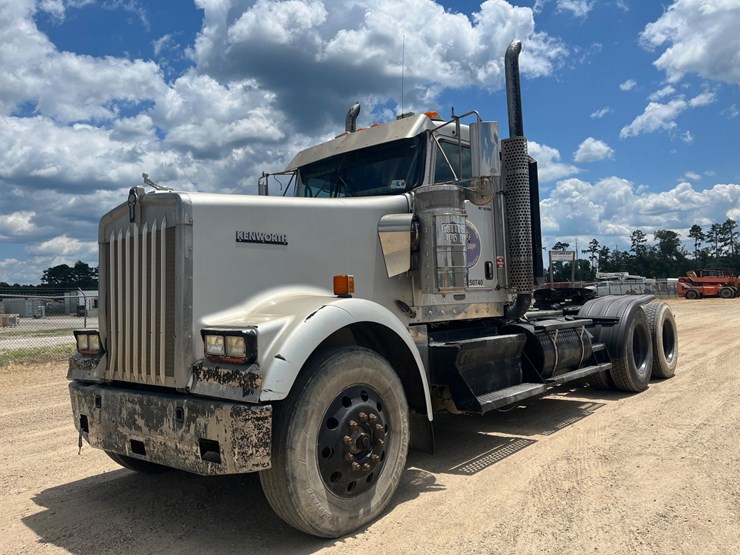 #39299-•-2010-kenworth-w9-image-2