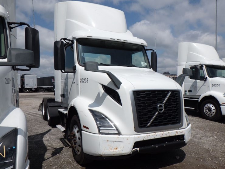 2020-volvo-vnr300-image-3