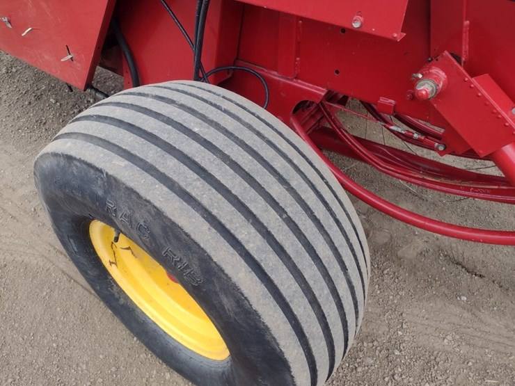 6-new-holland-570-image-8