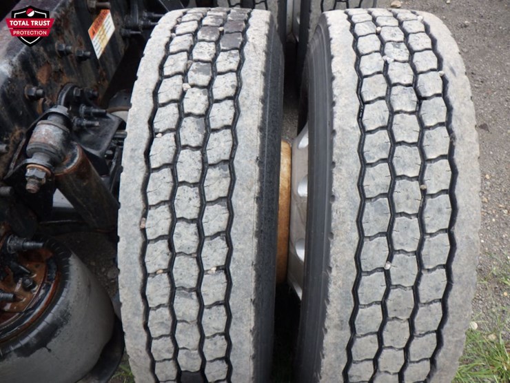 2022-freightliner-cascadia-126-image-9