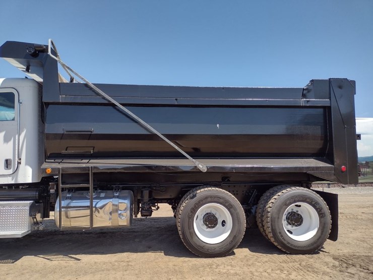 peterbilt-340-image-17
