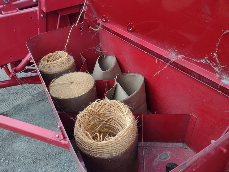 6-new-holland-570-image-14